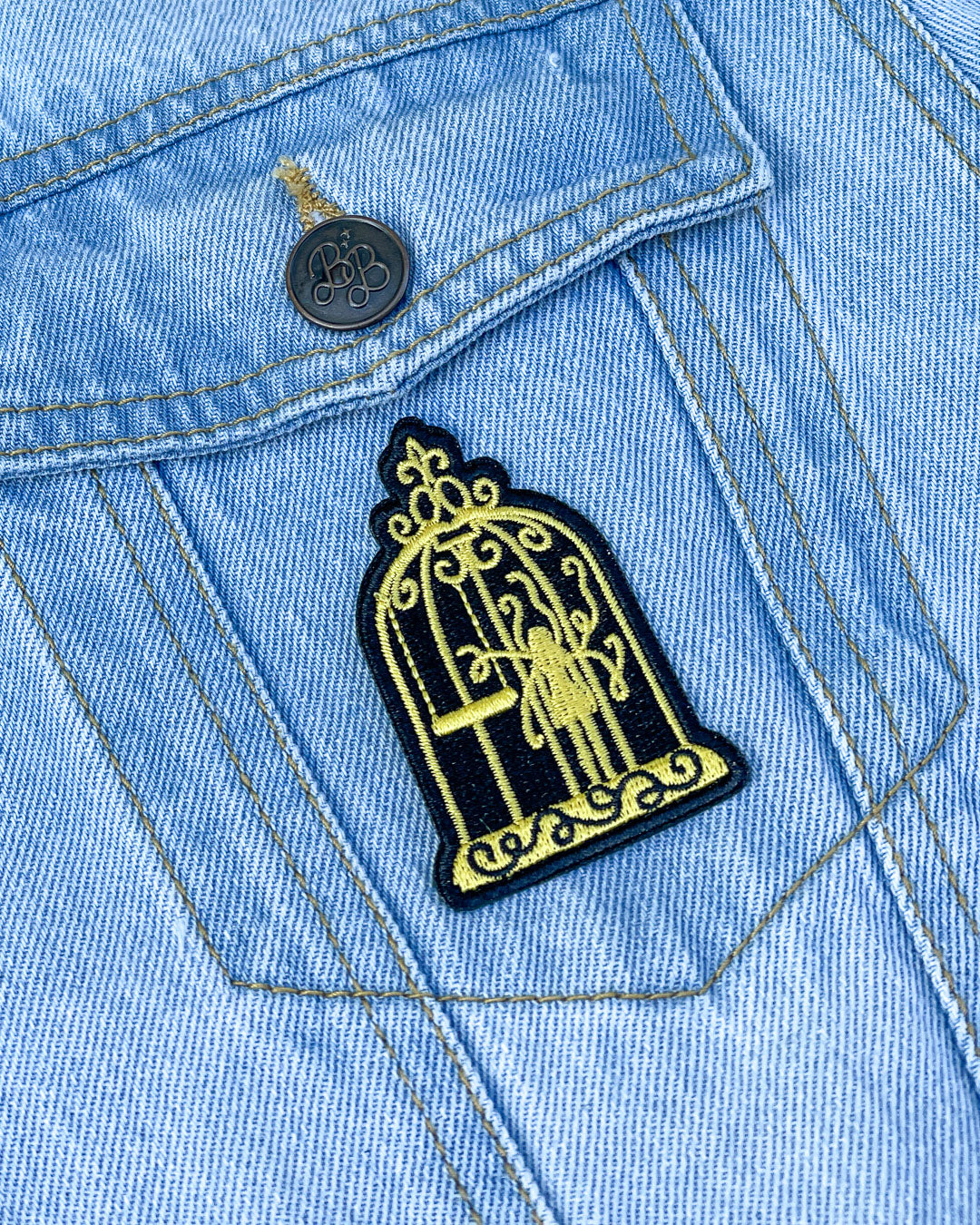 Patch for Plated Prisoner fans featuring a gold and black gilded cage design.