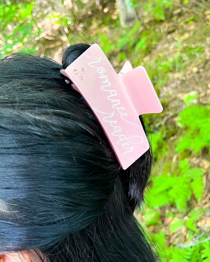 Bookish hair clip in light pink with &