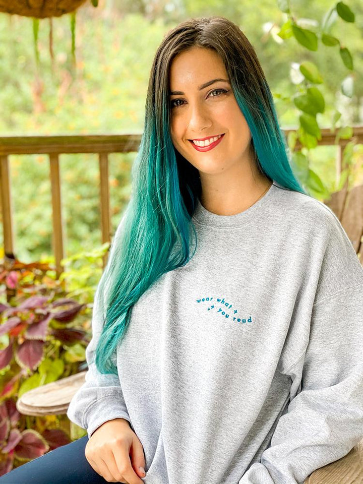 Crew neck sweatshirt in gray with &